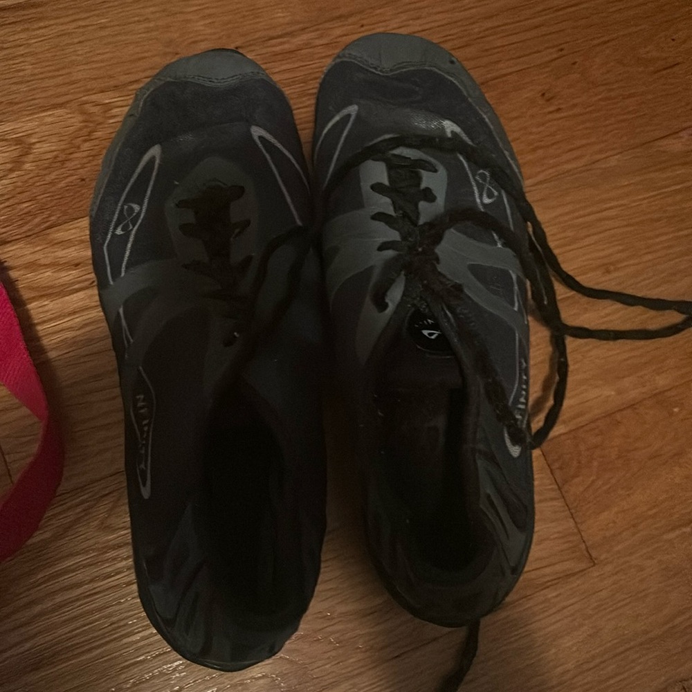 Black nfinity infinity cheer sneaker shoes (with both shoe bags)